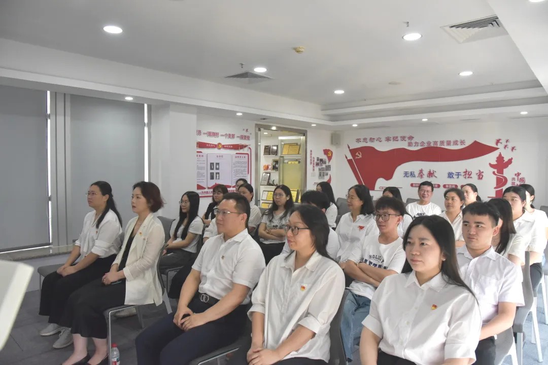 永华知识产权党员群众集中观看纪念抗战胜利80周年阅兵仪式